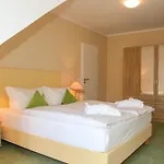 Lindenhotel 3* 슈트랄준트
