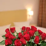 Lindenhotel 호텔 슈트랄준트