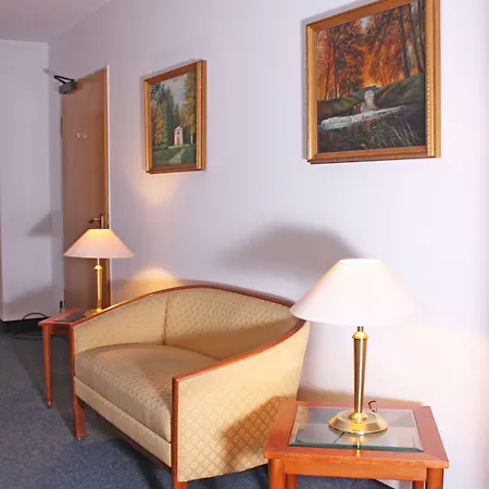 Hotell Lindenhotel 3*