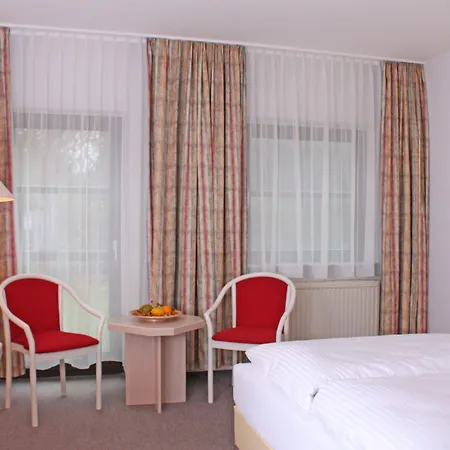 Hotell Lindenhotel 3*